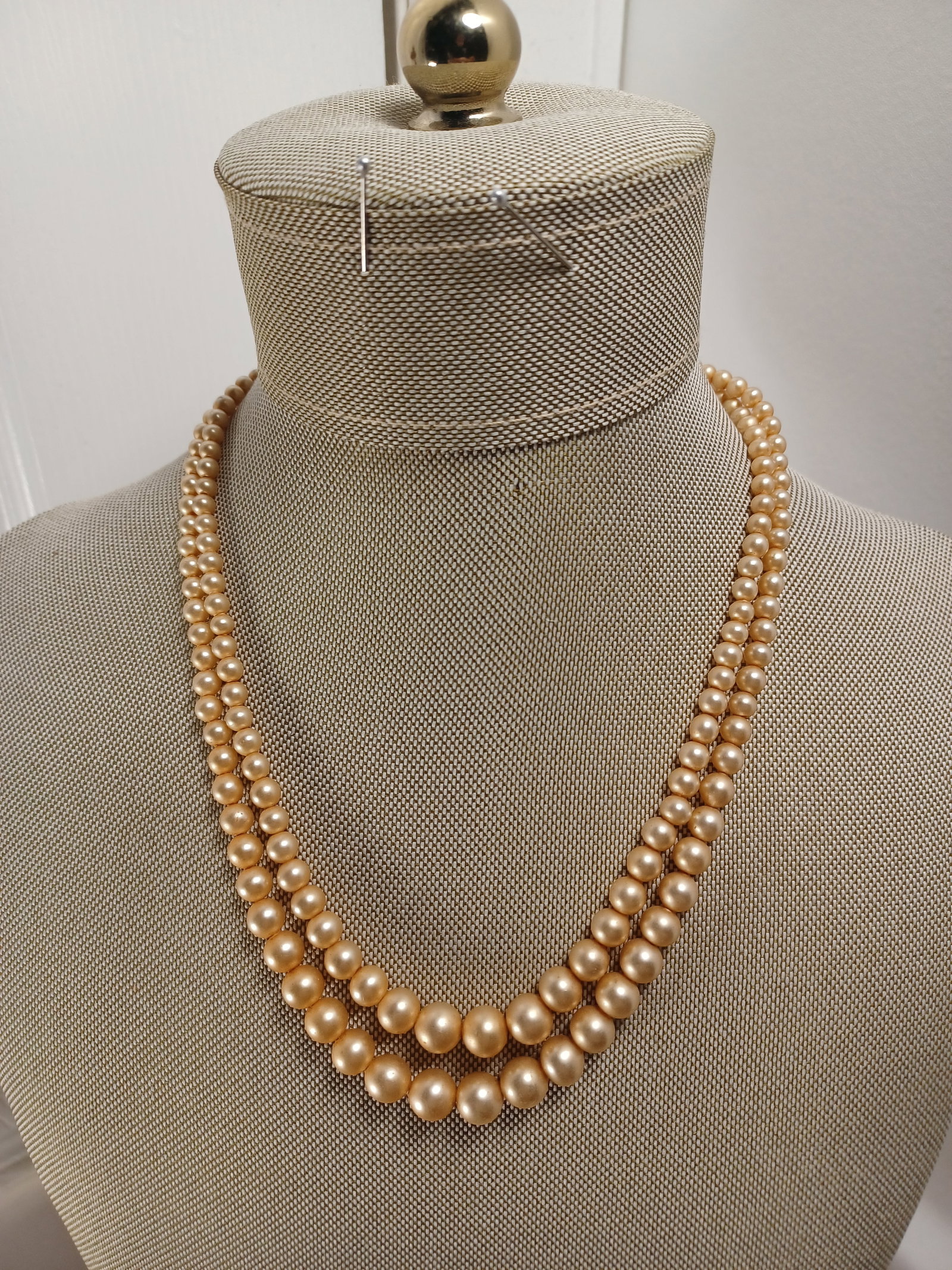 Vintage Faaux Pearl Necklace w/ sterling clasp: Vintage Faaux Pearl Necklace w/ sterling clasp
