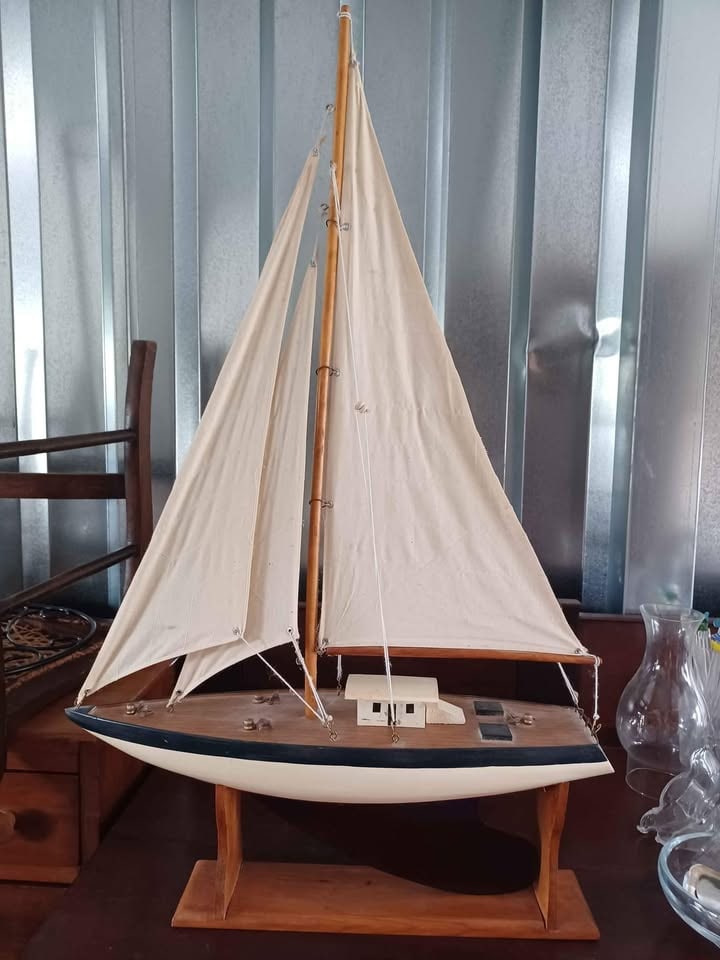 Vintage Sail Boat Wood Model (1 of 7)