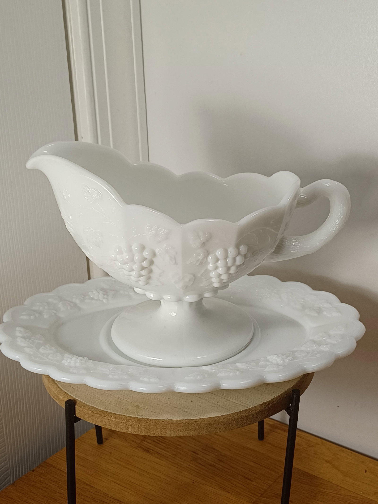 Vintage Westmoreland Milkglass Gravy Boat & Tray: Vintage Westmoreland Milkglass Gravy Boat & Tray