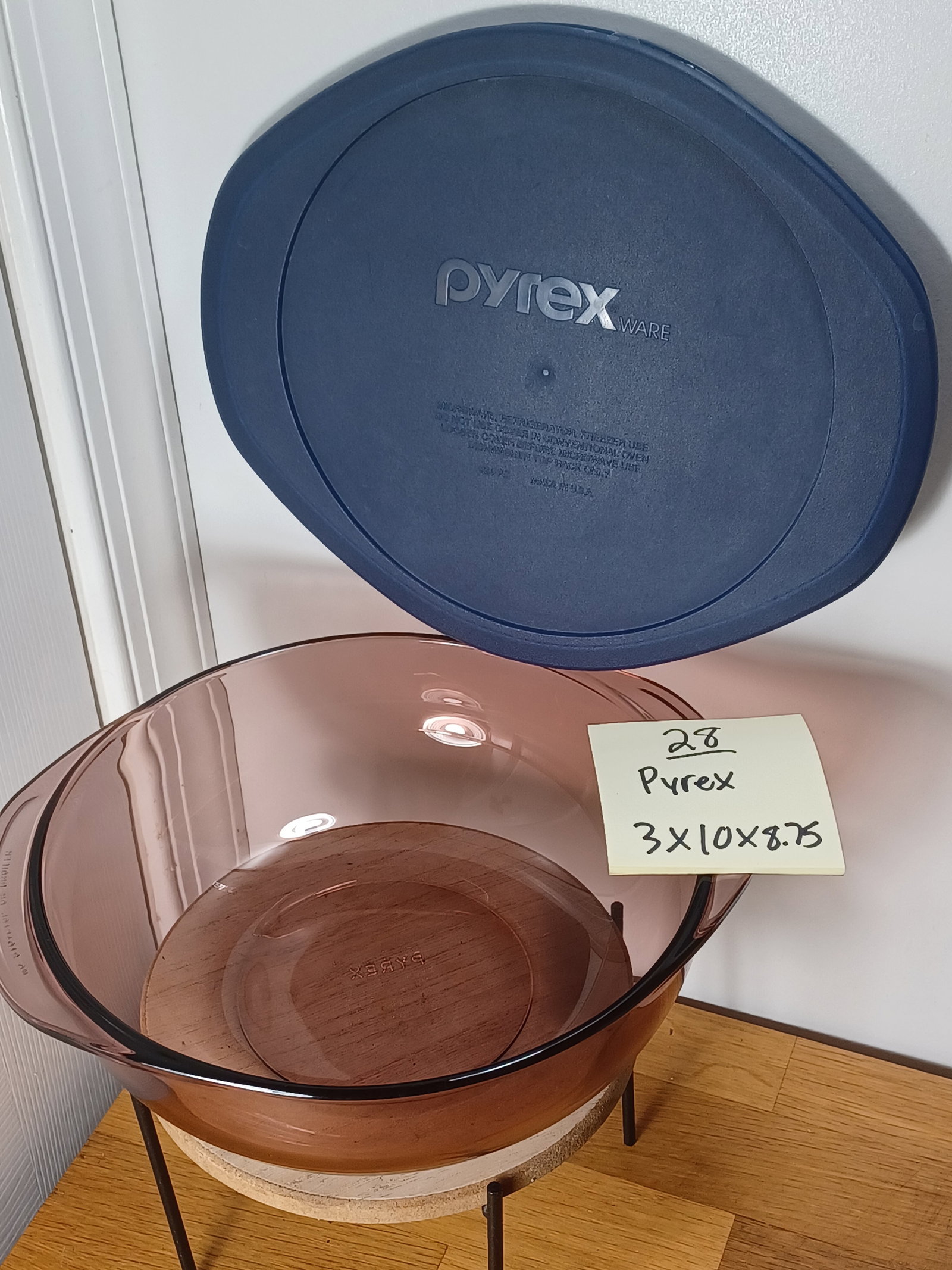 Vintage Cranberry Pyrex Bowl with Lid: Vintage Cranberry Pyrex Bowl with Lid