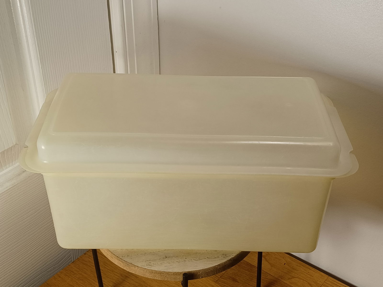 Vintage Tupperware Bread Container (1 of 5)