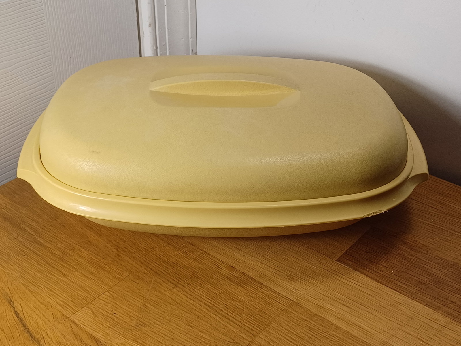 Vintage Tupperware Covered Casserole (1 of 6)