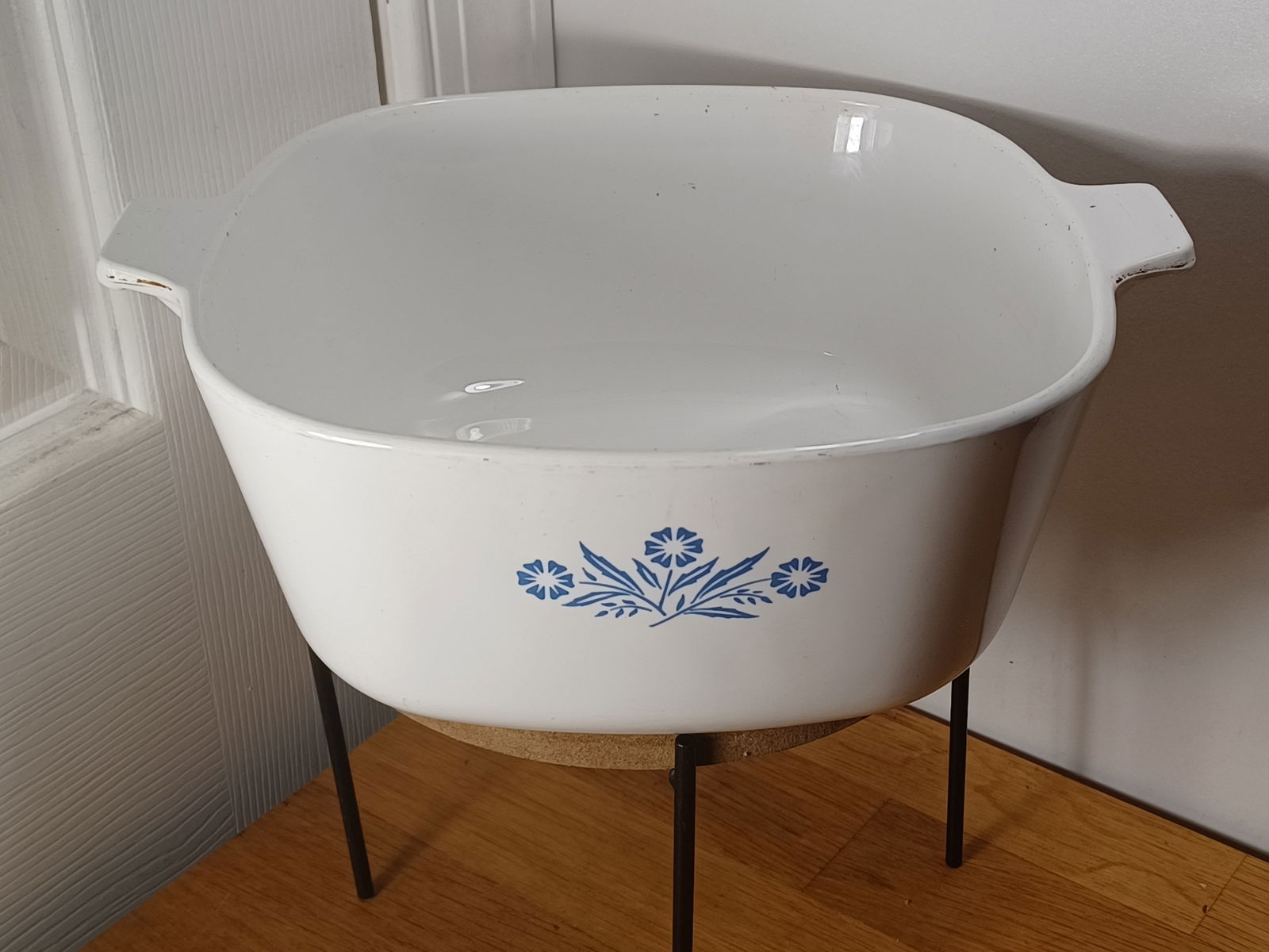 Corning Ware 2.5 quart casserole (1 of 4)