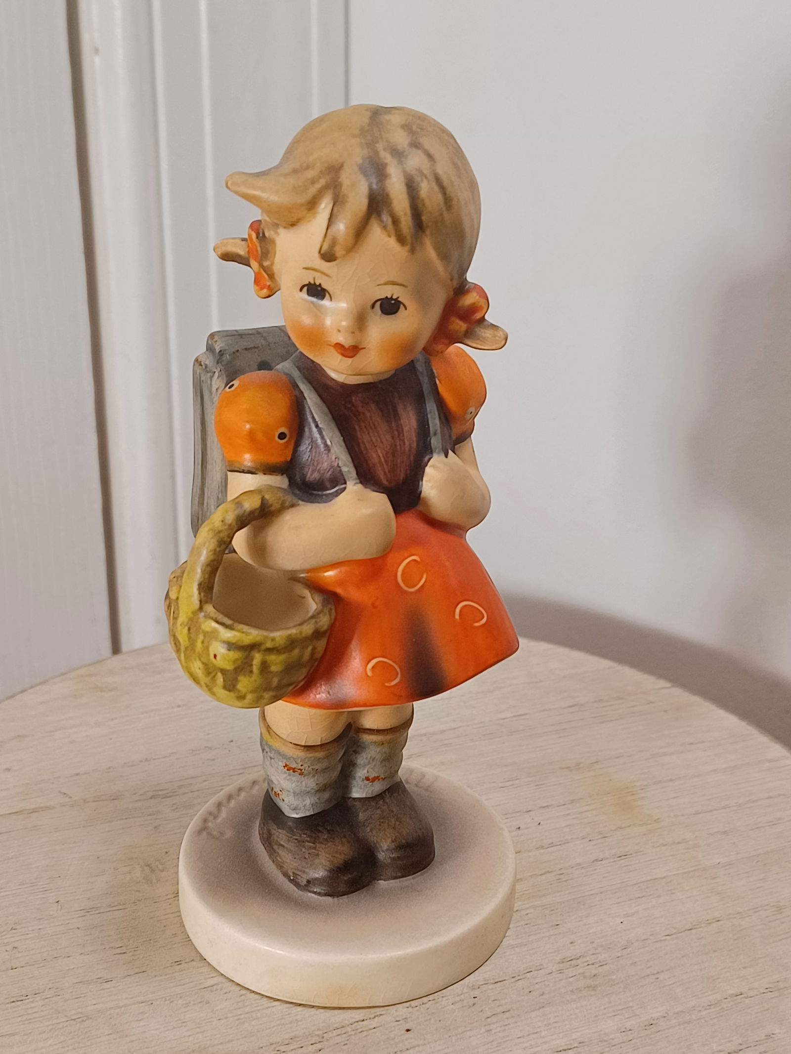 Hummel Figurine 84/0: Hummel Figurine 84/0
