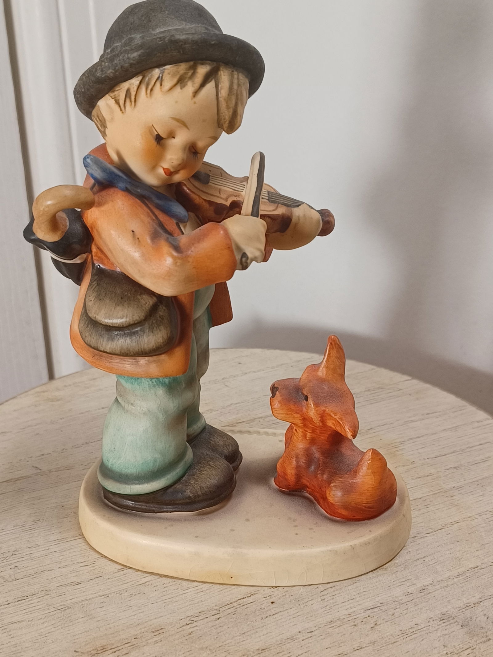 Hummel Figurine: Hummel Figurine