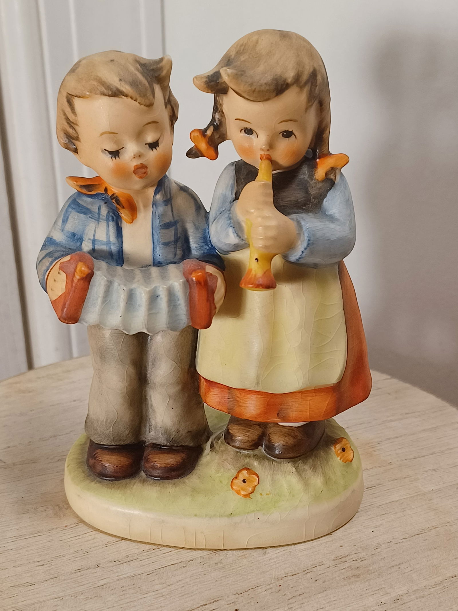 Hummel Figurine: Hummel Figurine