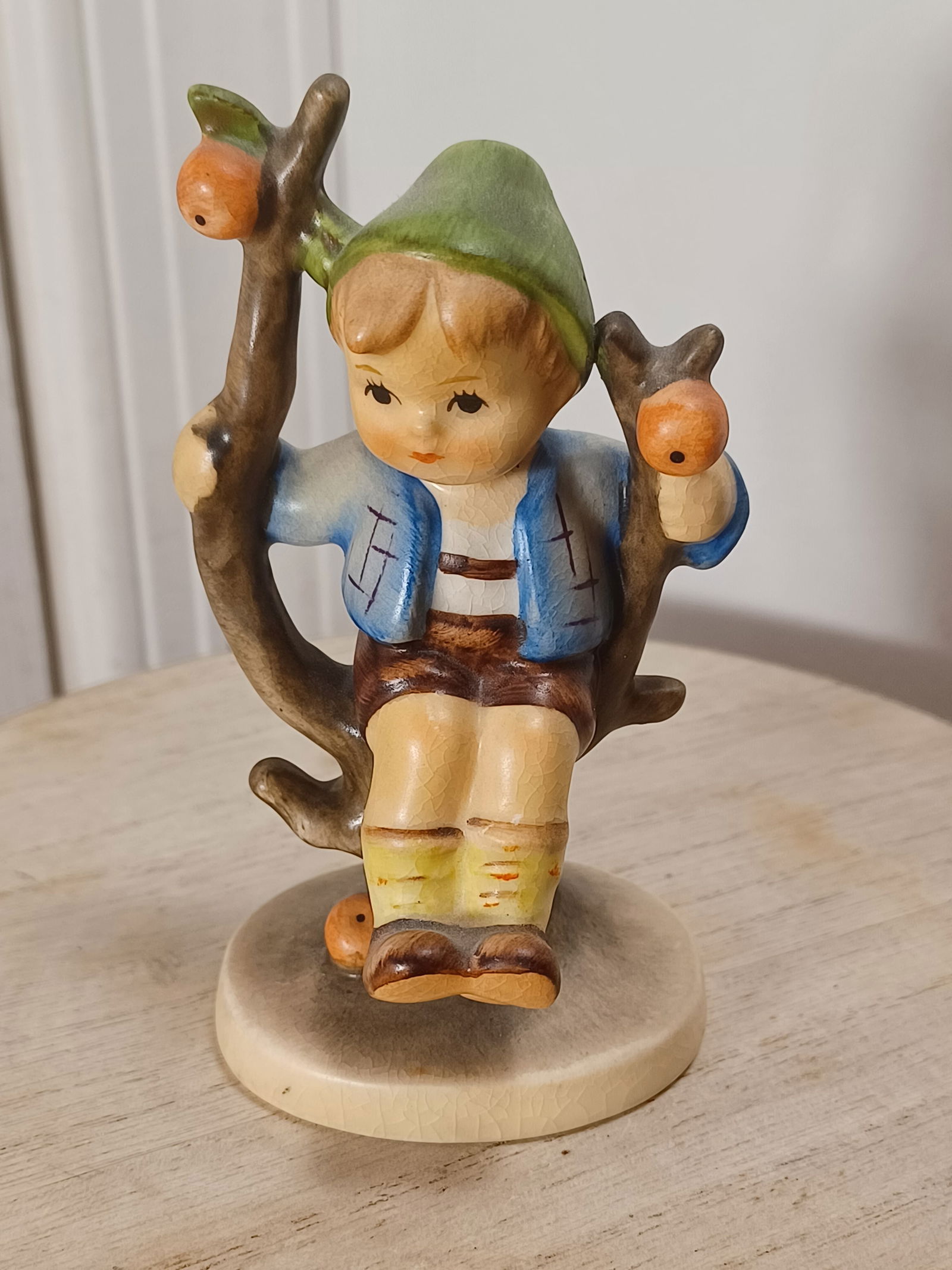 Hummel Figurine: Hummel Figurine