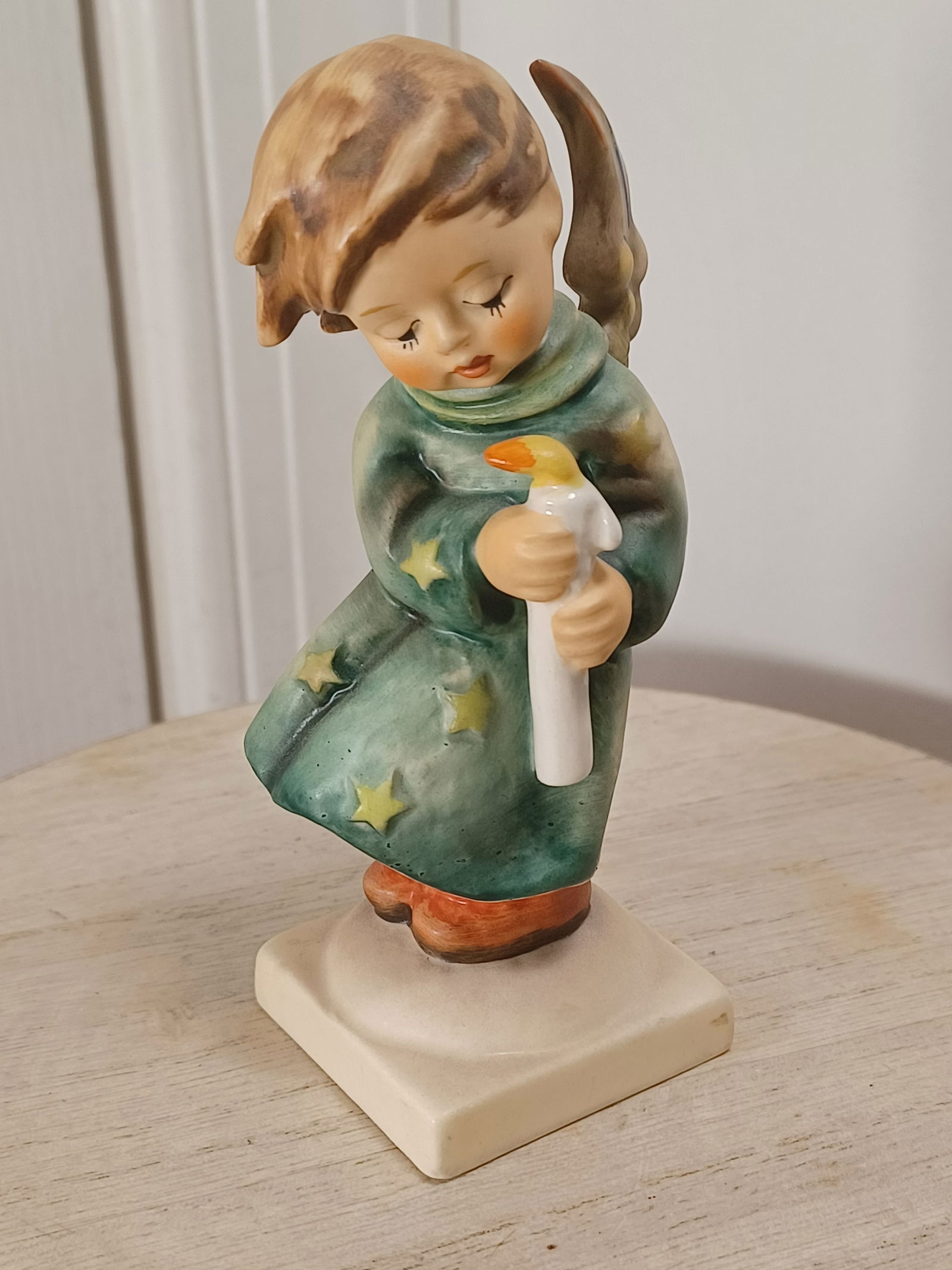Hummel Figurine Heavenly Angel: Hummel Figurine Heavenly Angel