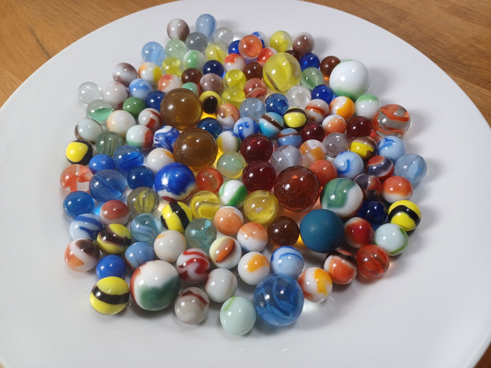 Large Lot of Vintage Marbles in pouch (1 of 9)