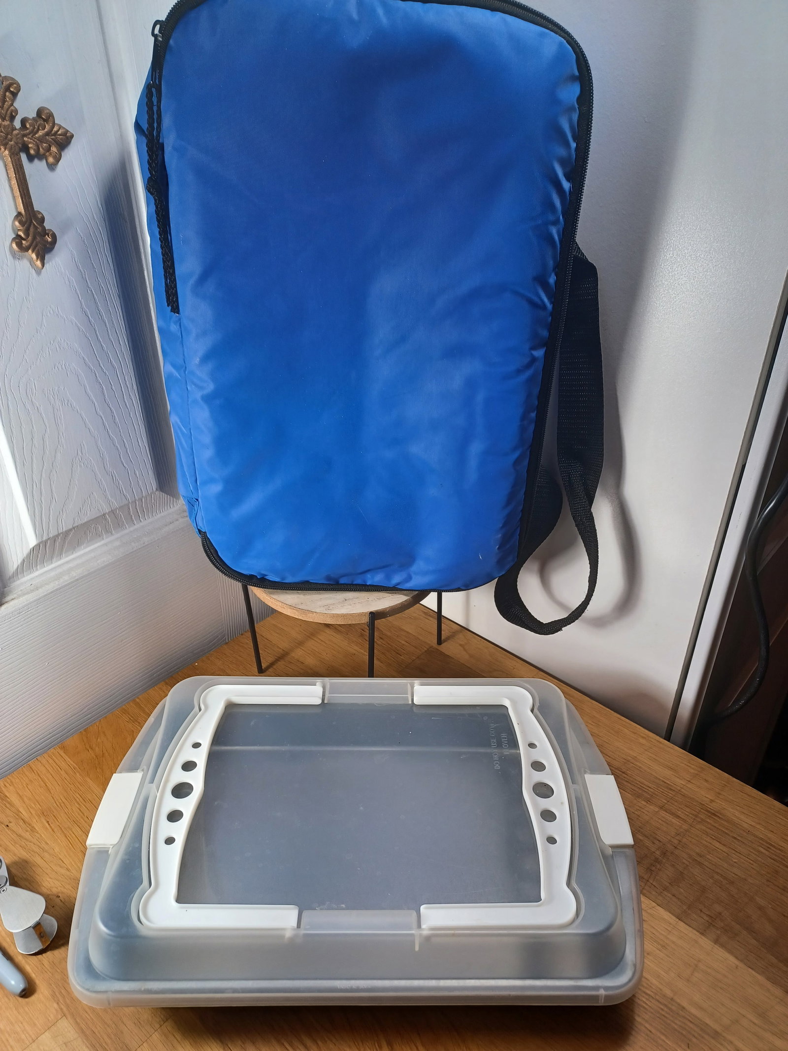 Cake Carrier inside Thermal carrier: Cake Carrier inside Thermal carrier