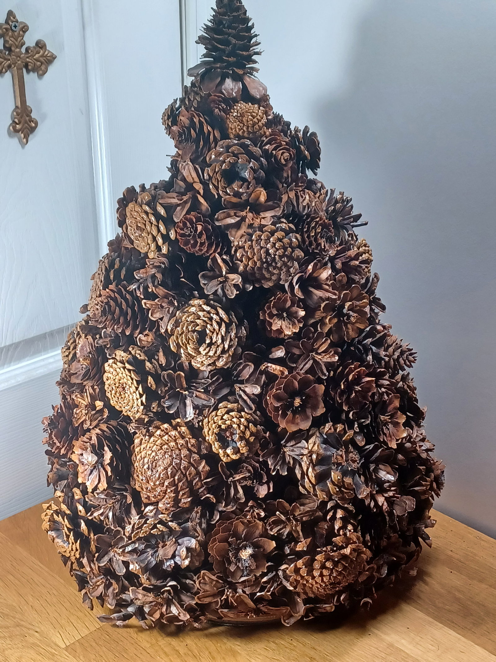 Vintage Hand Made Pinecone Christmas Tree: Vintage Hand Made Pinecone Christmas Tree