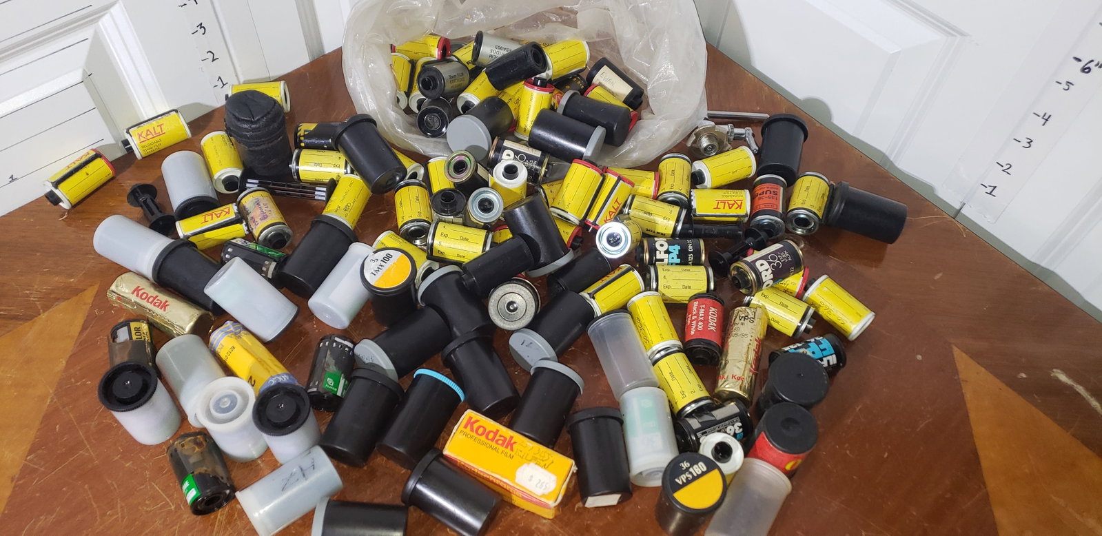 lot of 35mm film cartridges: assortment of 35mm film cartridges (presuming most empty, but some have film)