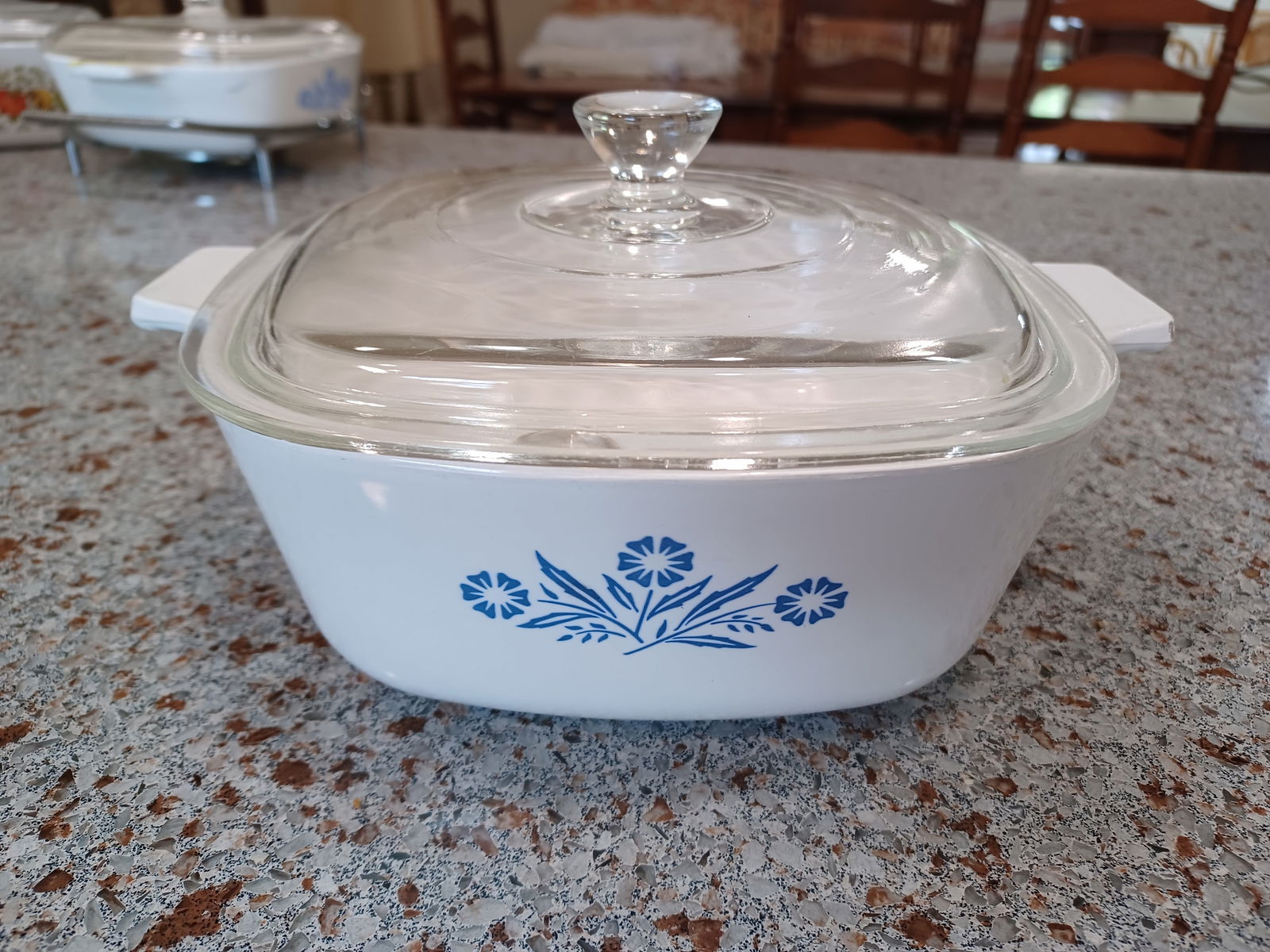 Corning Ware 1.5 Qt Casserole / lid chipped (1 of 6)