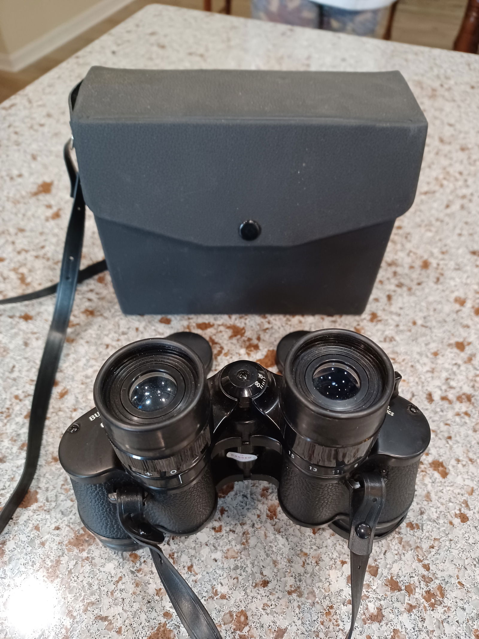 Bushnell Binoculars in case (1 of 6)