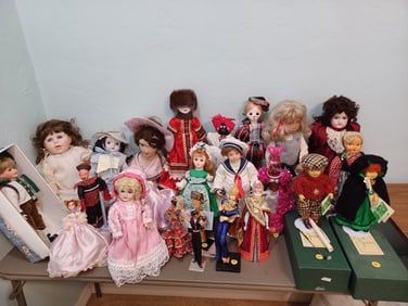 Large Lot of Vintage Dolls