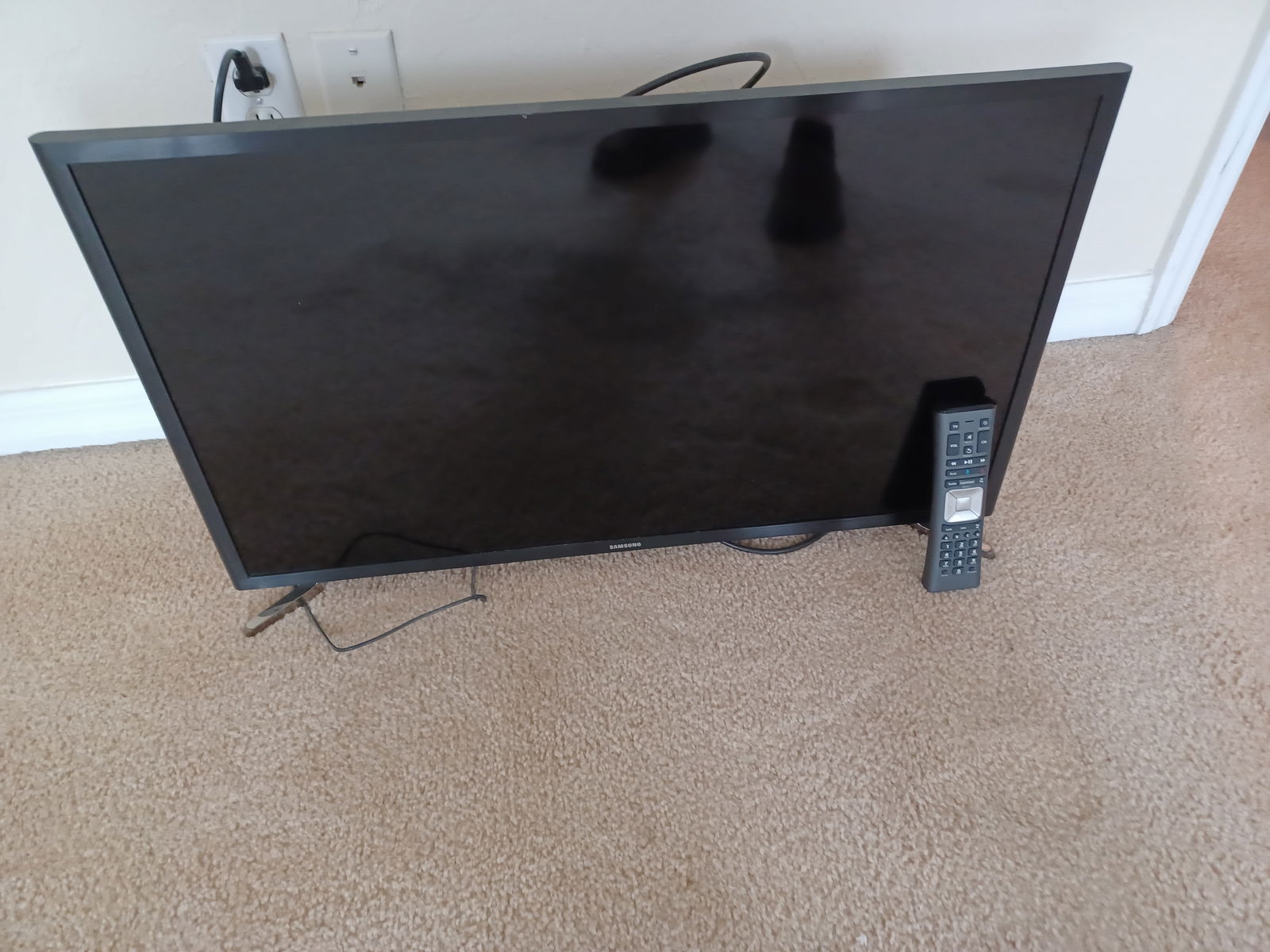 32 inch Samsung Smart TV (1 of 5)