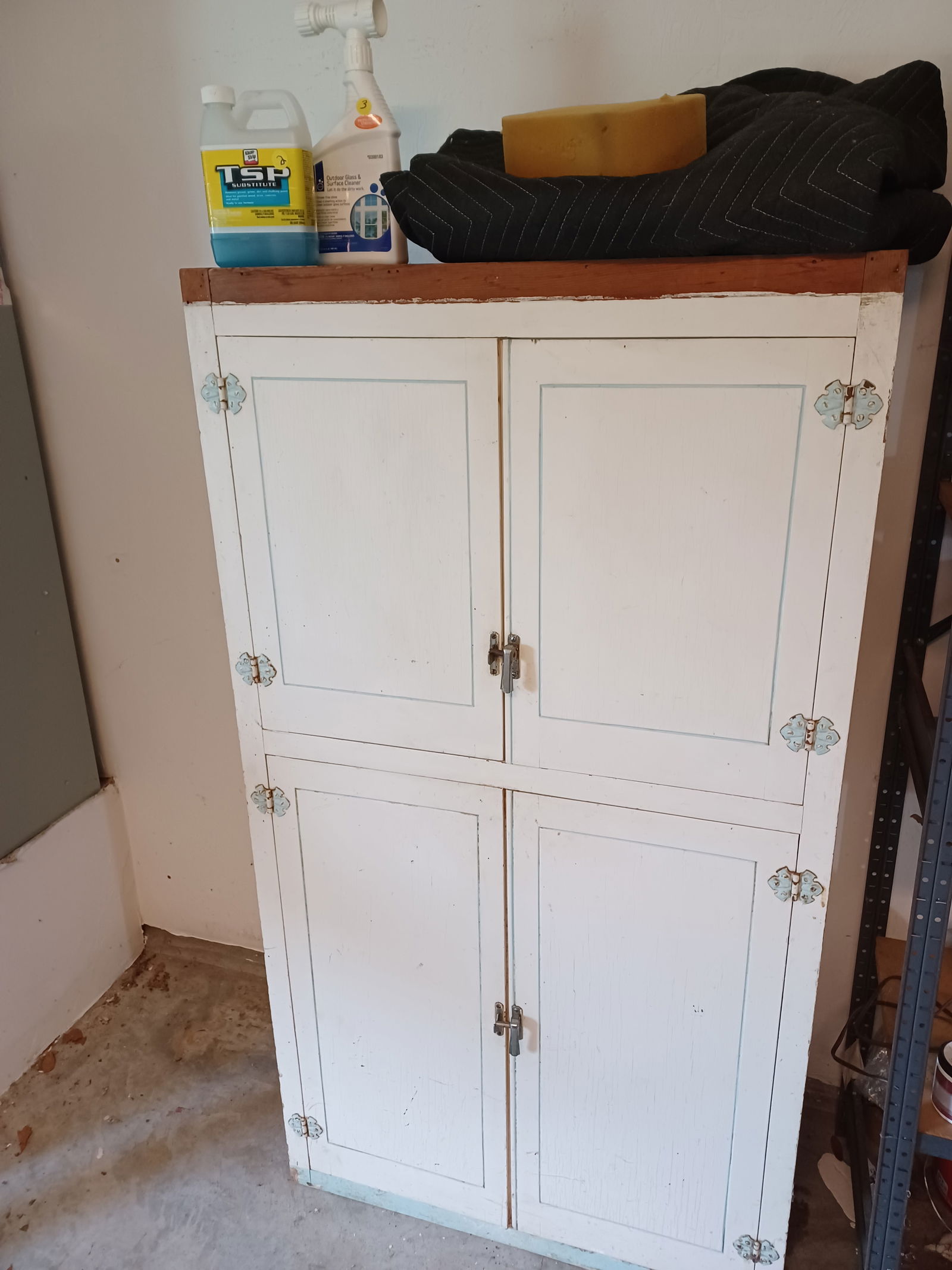 Vintage 1930's Kitchen Cabinet & Contents (1 of 12)