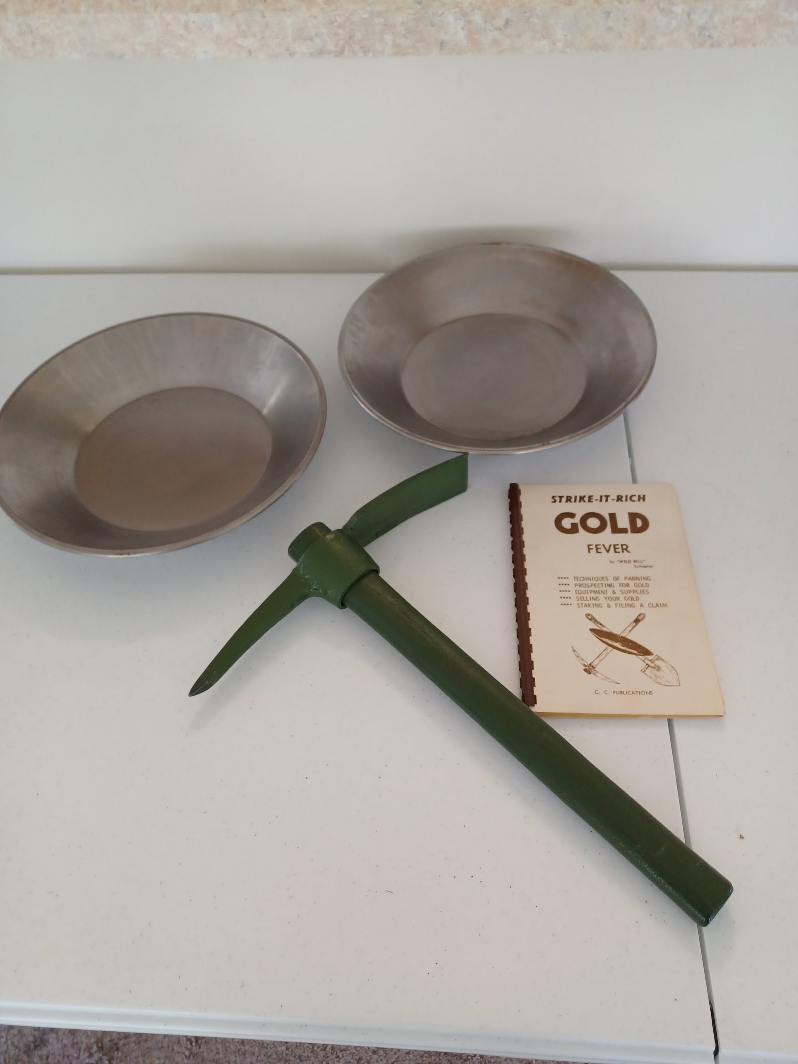 Gold Miners Lot Pick Ax Pans & Intruction Guide: Gold Miners Lot Pick Ax Pans & Intruction Guide