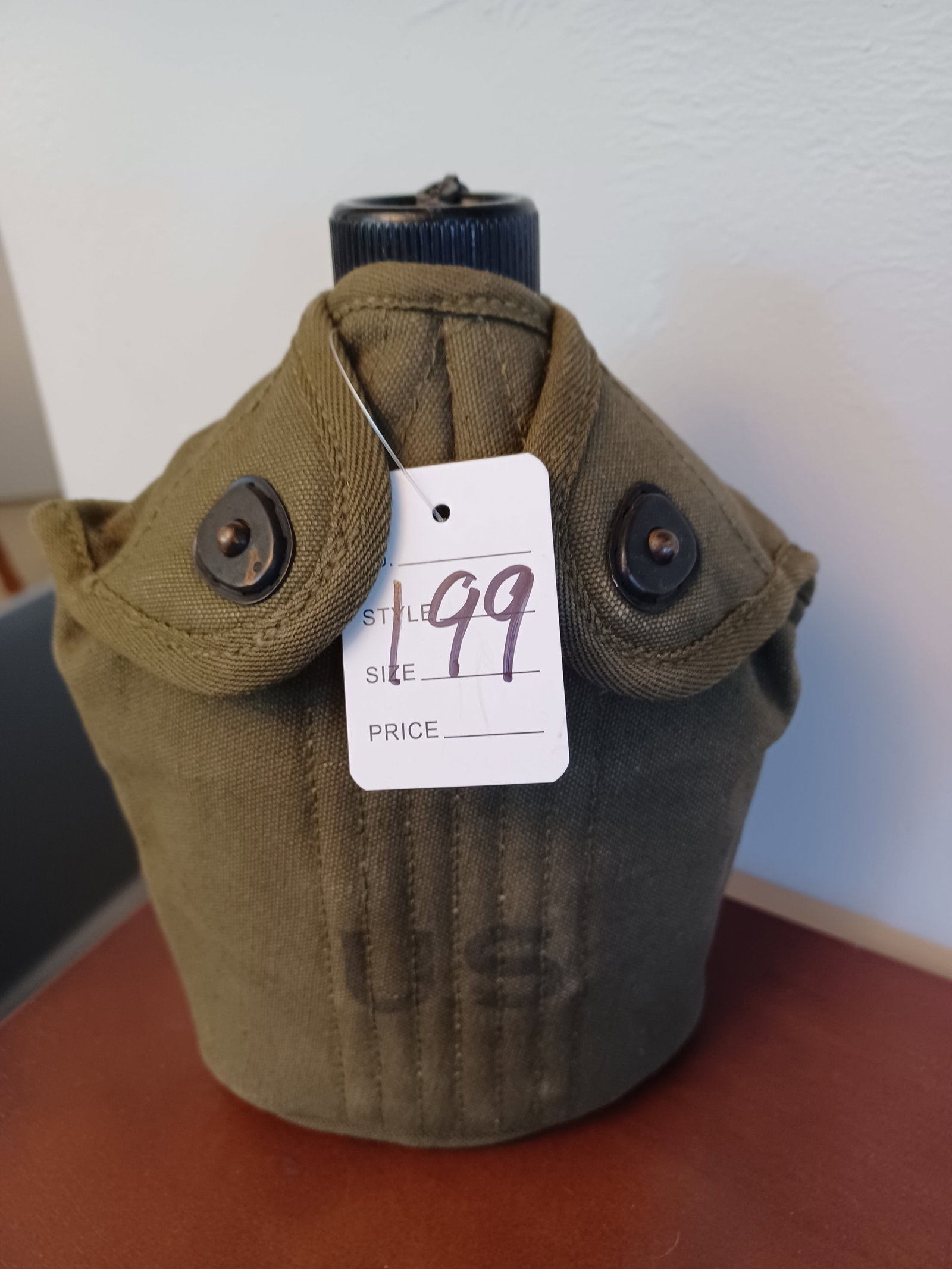 Vintage WW2 Canteen in Pouch: Vintage WW2 Canteen in Pouch
