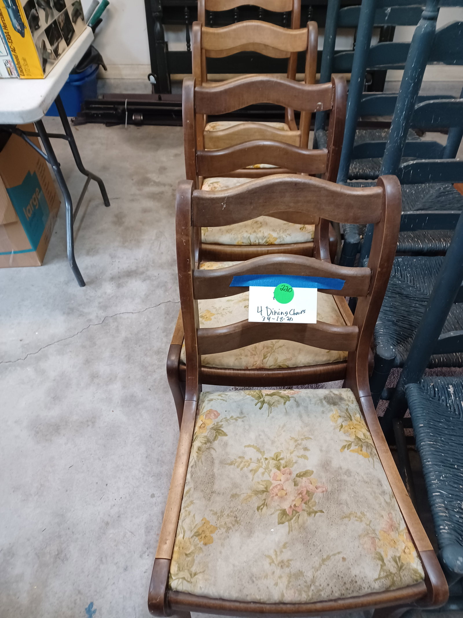 Mid century Set of 4 Dining Chairs: Mid century Set of 4 Dining Chairs