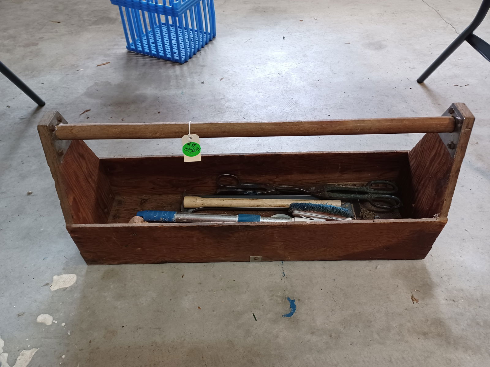 Vintage Carpenters Tool Box with contents (1 of 6)