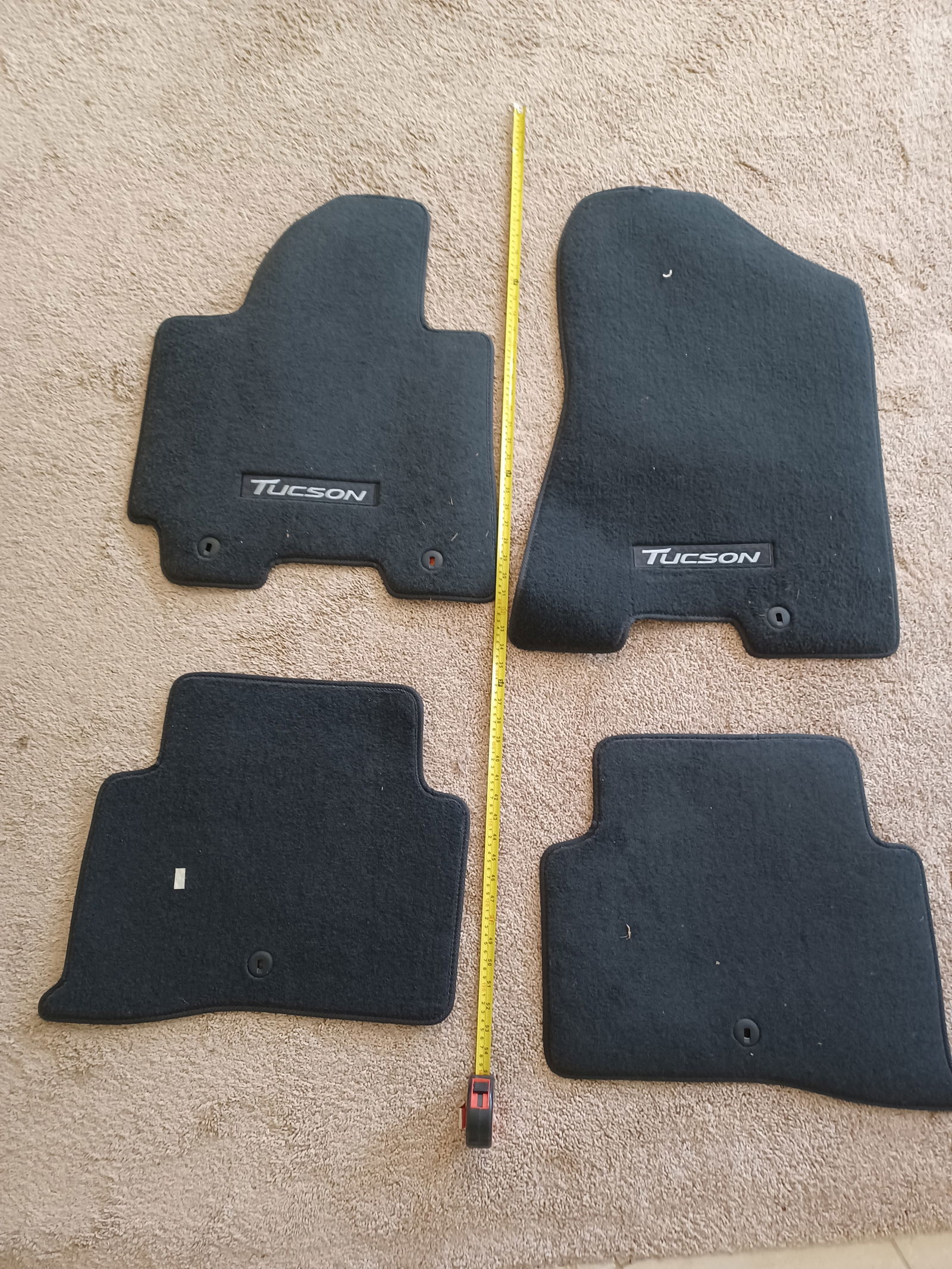 NEW Floor Mats for a Tucson Huyndai SUV (1 of 7)