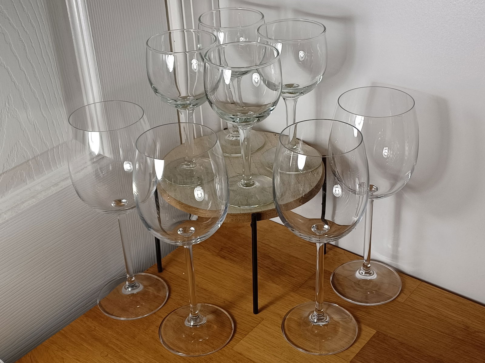 Set of 4 Large and 4 Small Wine Glasses: Set of 4 Large and 4 Small Wine Glasses