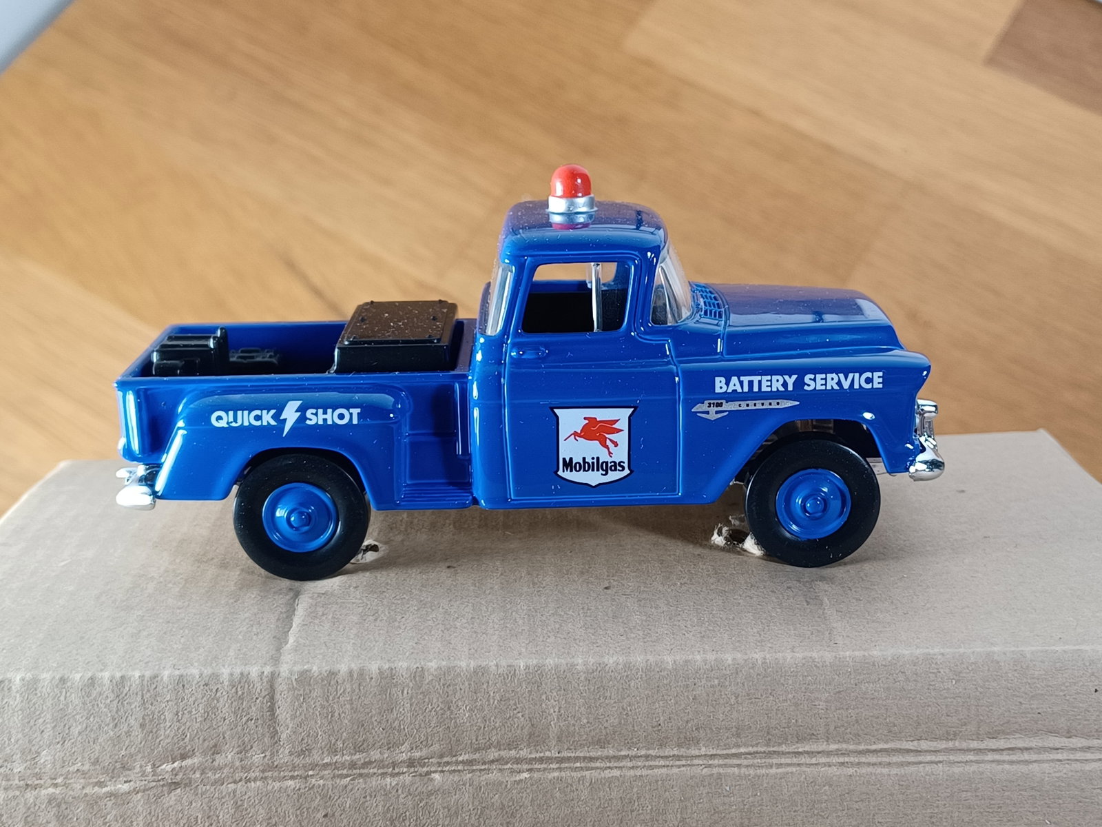 NEW in box Matchbox Mail Away Mobilgas & Quick Start Service Truck: NEW in box Matchbox Mail Away Mobilgas & Quick Start Service Truck