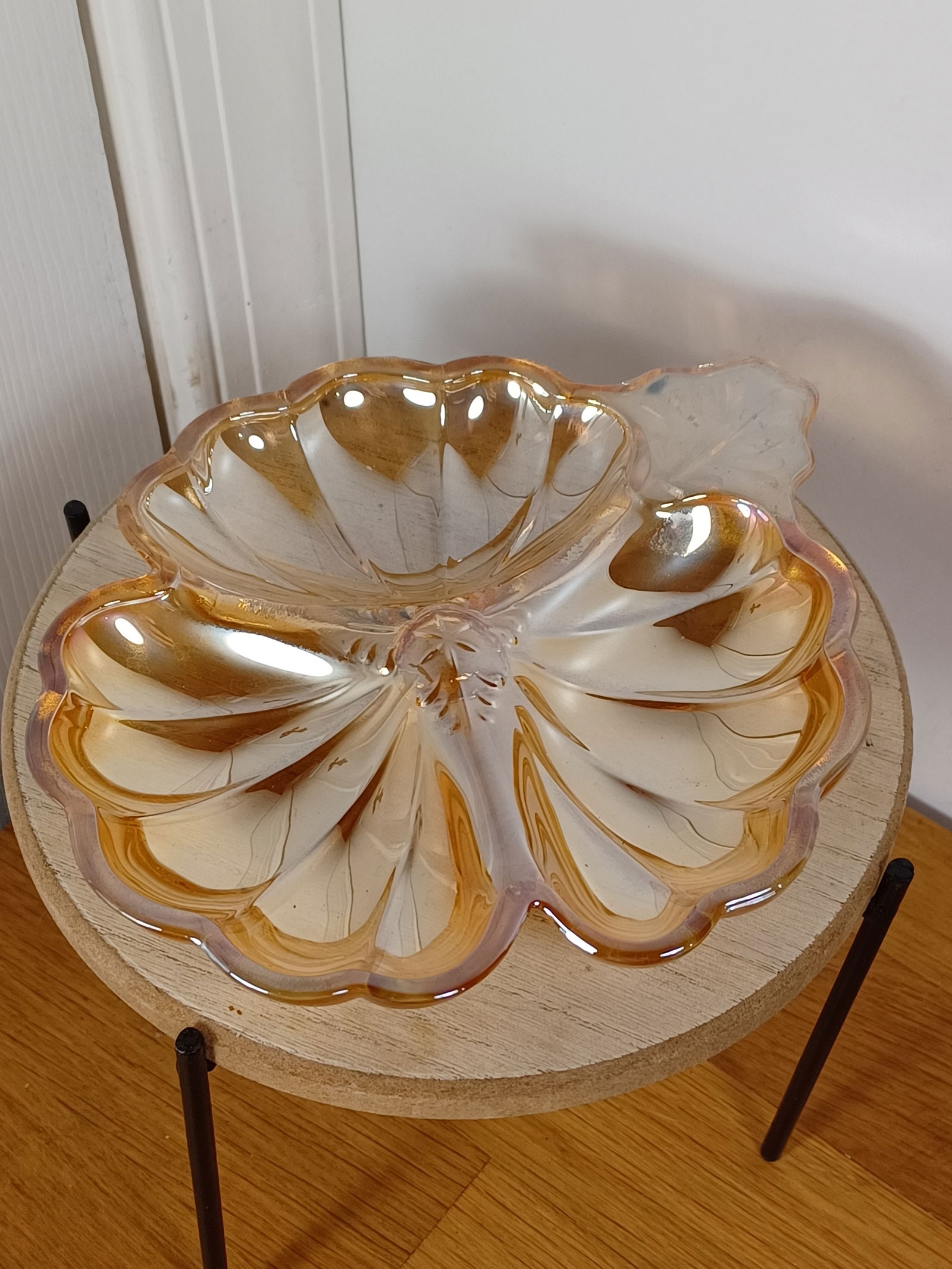 Vintage Shell Shaped Carnival Glass (1 of 7)