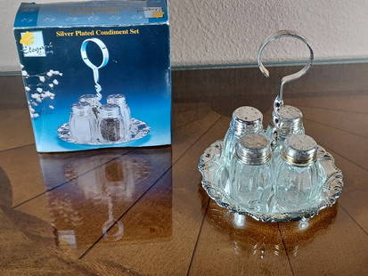 Silver Plated Shaker Set in original box: Silver Plated Shaker Set in original box