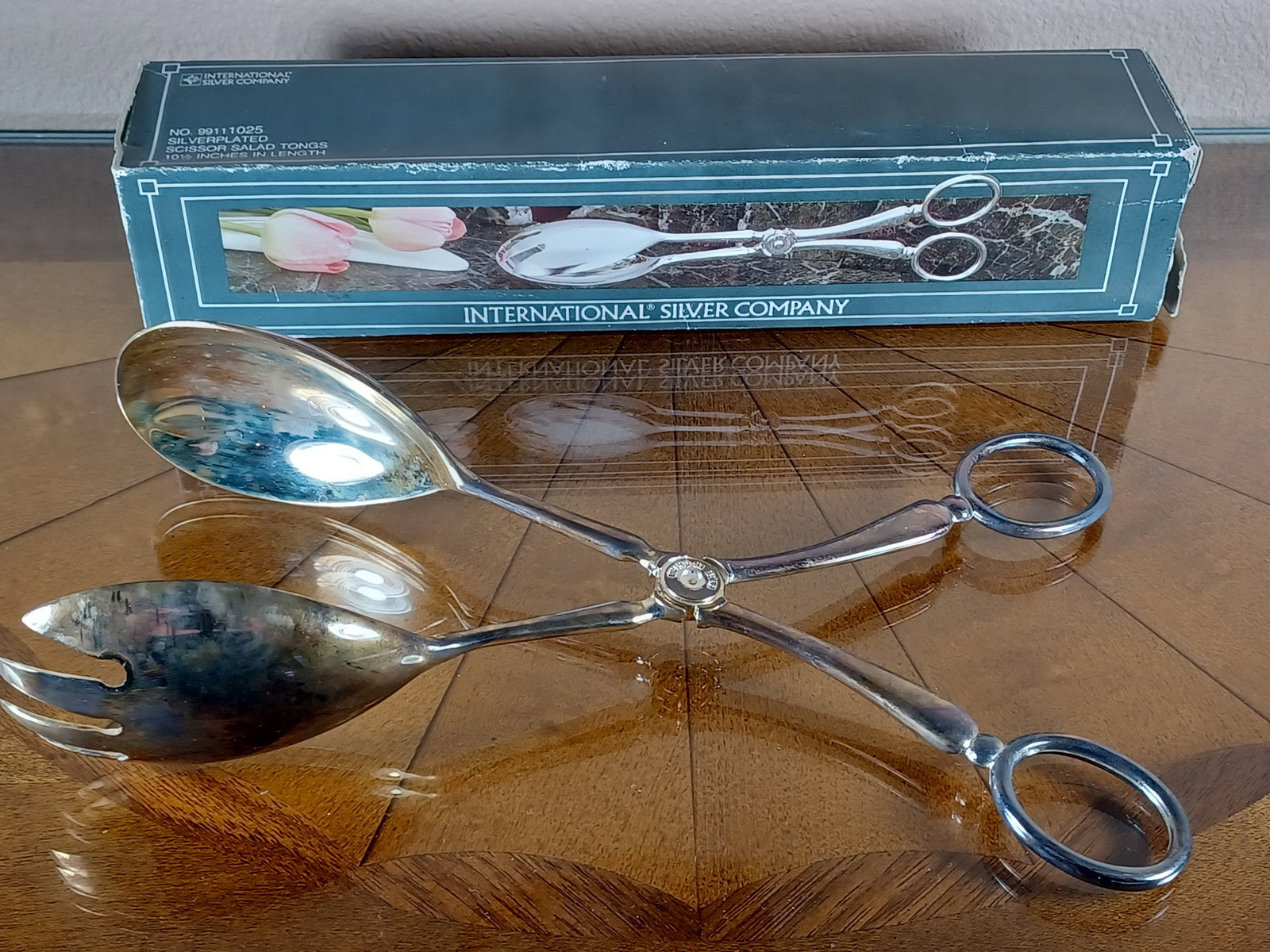 Sikver Plated Salad Tong Set in Original Box: Sikver Plated Salad Tong Set in Original Box