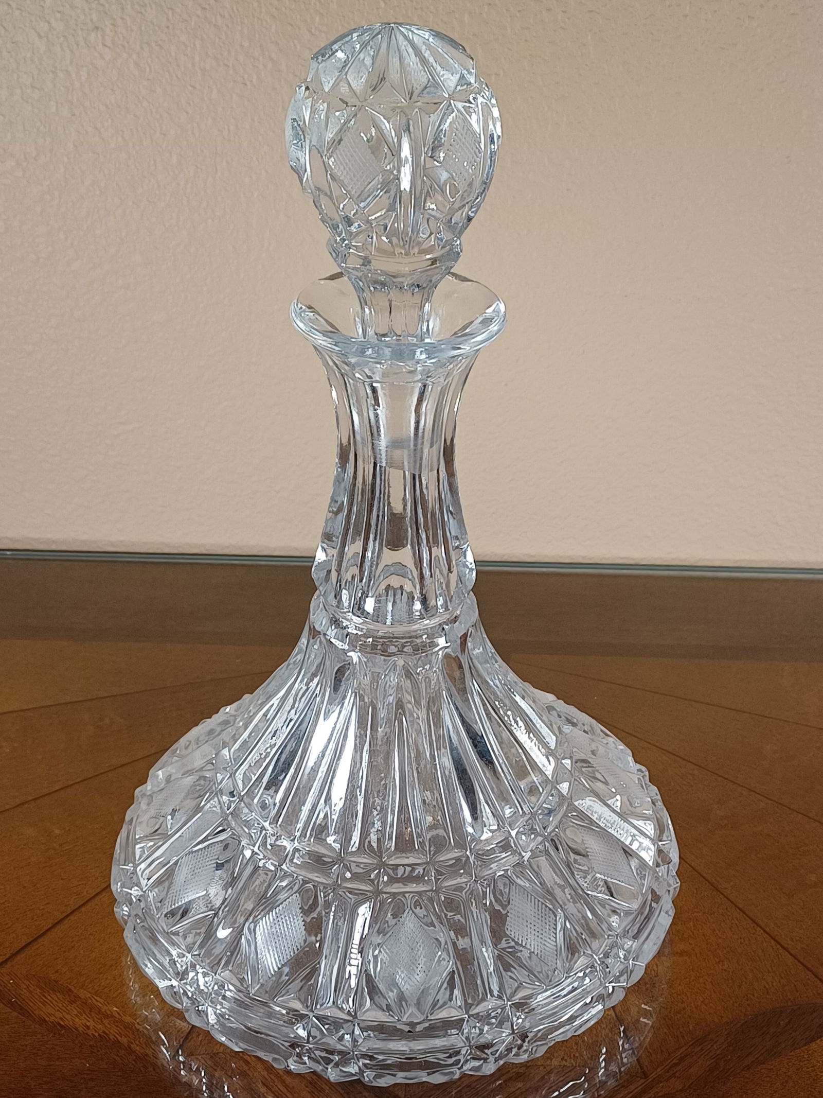 Beautiful Cut Crystal Decanter (1 of 6)