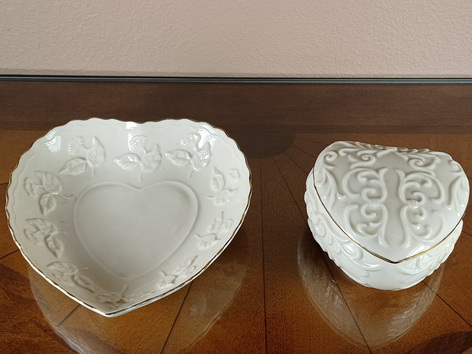 Lot of Porcelain Heart Trinket Dish Trinket Box with lid: Lot of Porcelain Heart Trinket Dish Trinket Box with lid