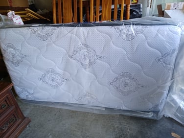 NEW Twin Mattress / Serta Euro Top