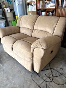 Loveseat Recliner / Electric working and tested