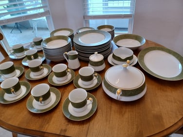 Elegant Gold Trimmed Sheffield China Set Camelot Pattern 85 Pieces