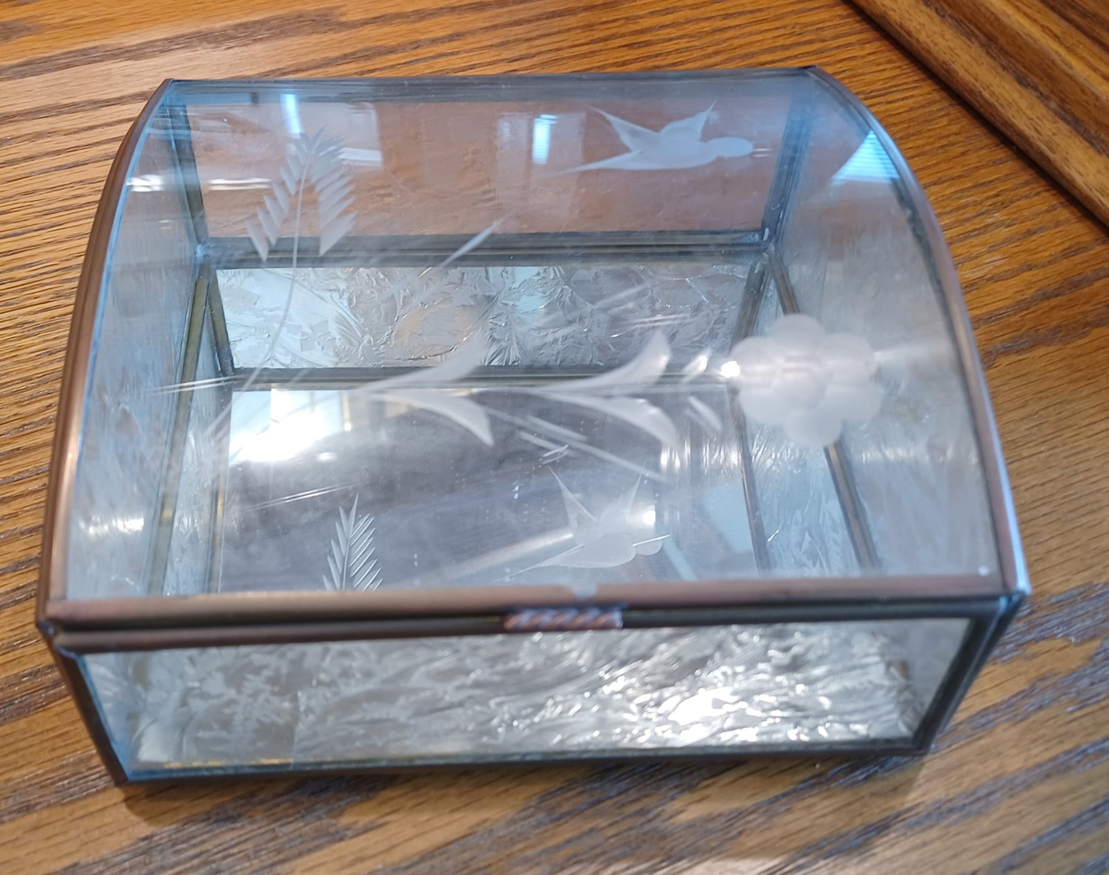 Etched Glass Jewelry box: Etched Glass Jewelry box