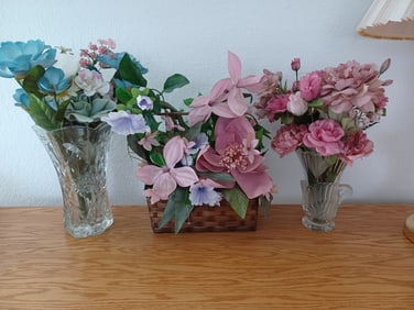 Floral Lot with Glass Vases
