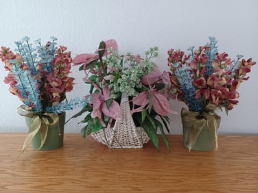 Floral Lot with Glass Vases