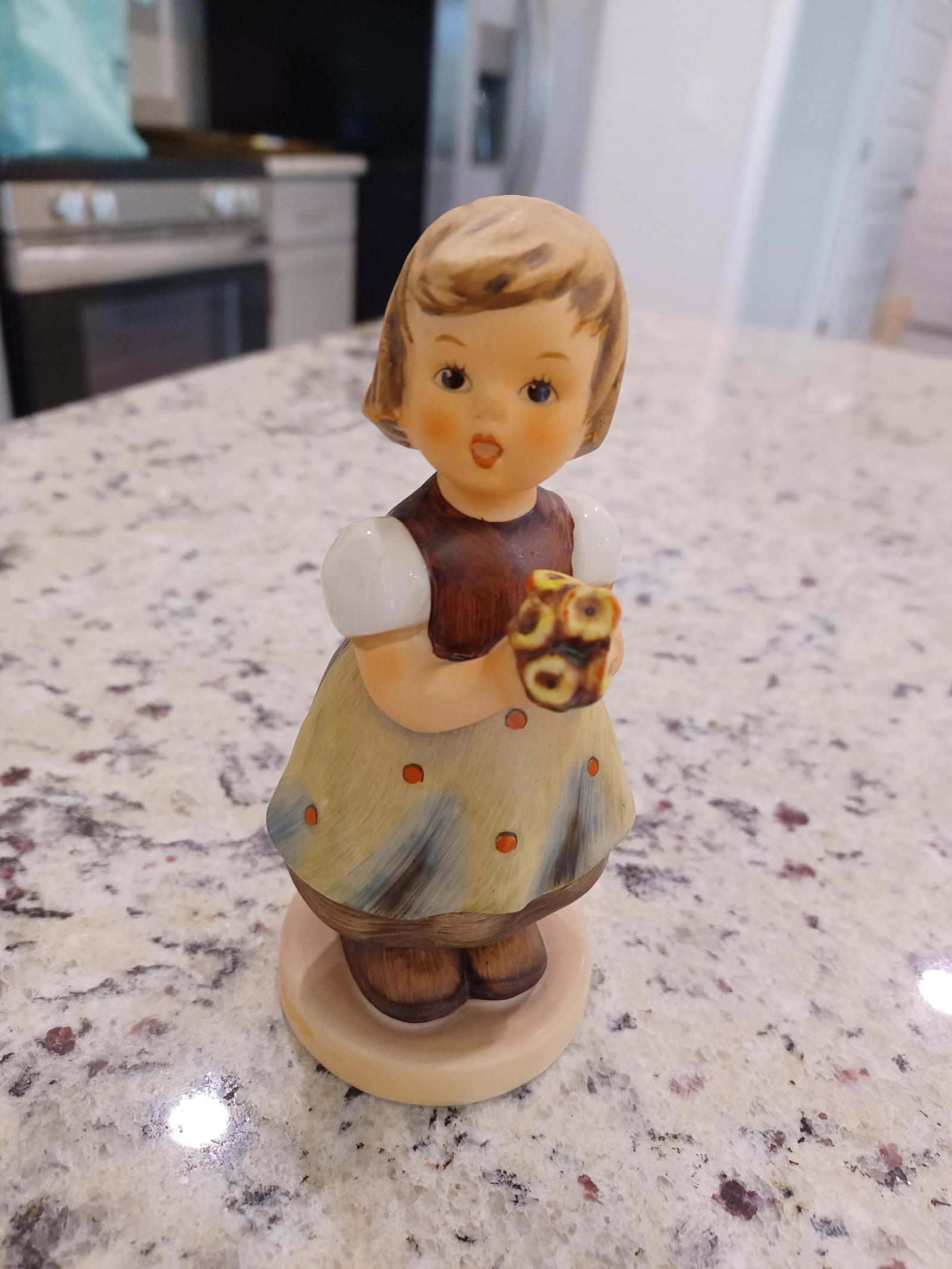 Hummel Figurine 1983 Girl w/ flowers (1 of 3)