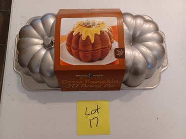 NEW Nordic Ware Great Pumpkin Bundt Cake Mold