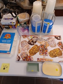 Mixed Kitchen Lot, Looney Tunes, Cake Sicle Pan, etc