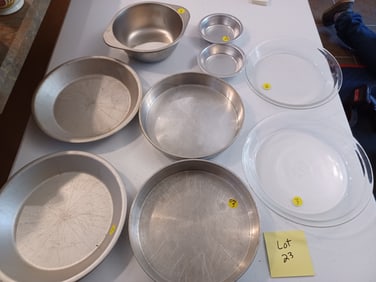 Large Lot of Baking Pans / Pyrex