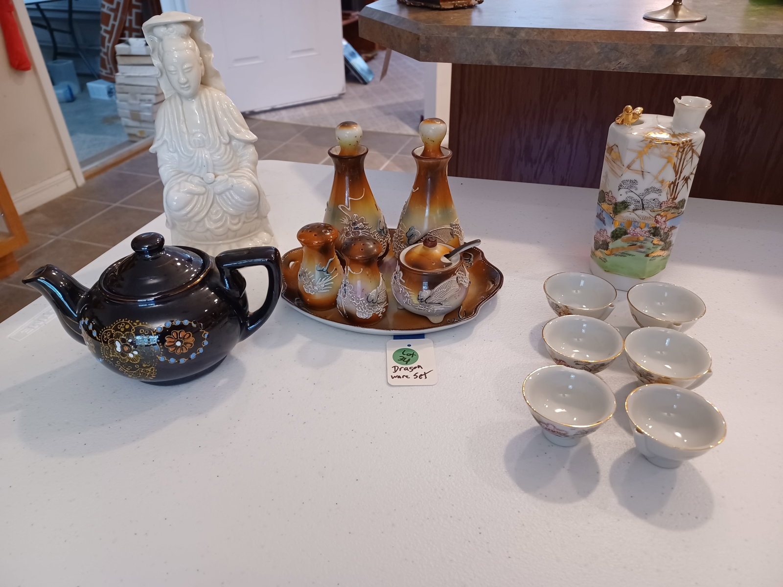 Mixed Lot of Asian China / Dragon Ware / some condition issues: Mixed Lot of Asian China / Dragon Ware / some condition issues