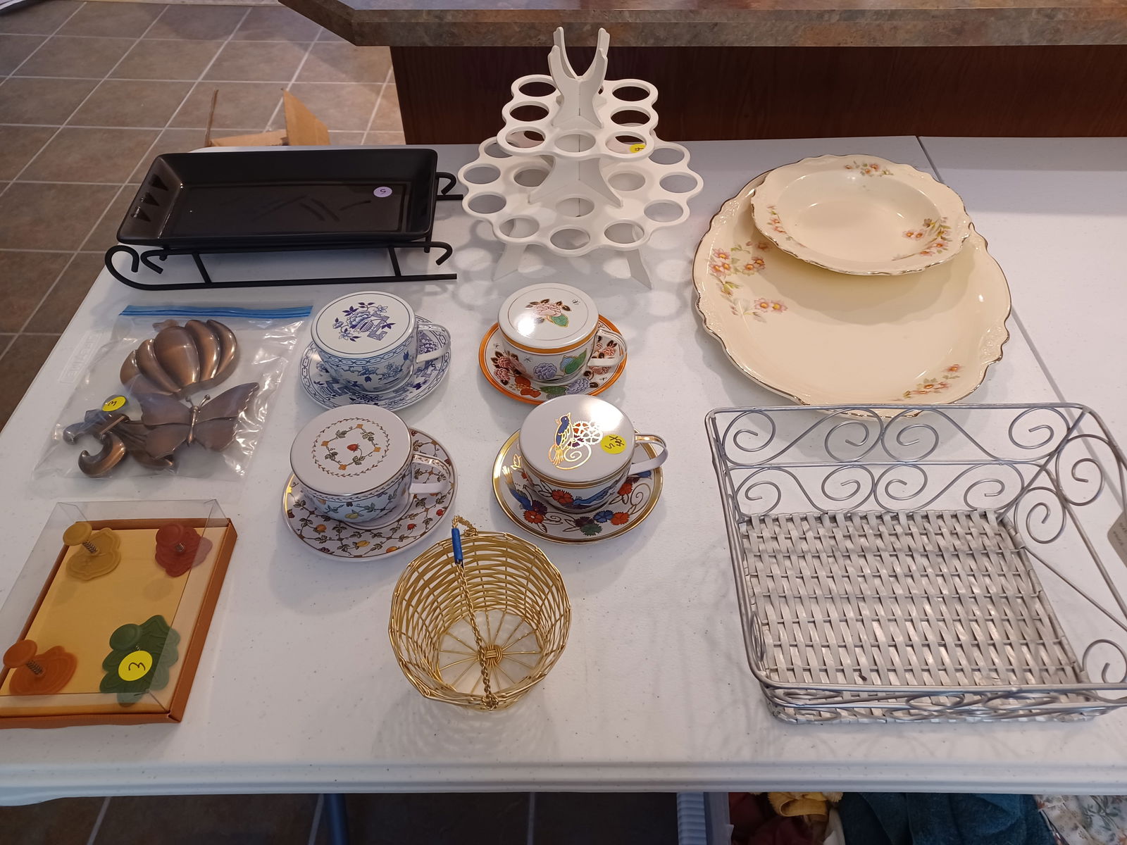 Mixed Lot of Kitchen Items and Decorative Items / Includes Easter Egg Stand: Mixed Lot of Kitchen Items and Decorative Items / Includes Easter Egg Stand