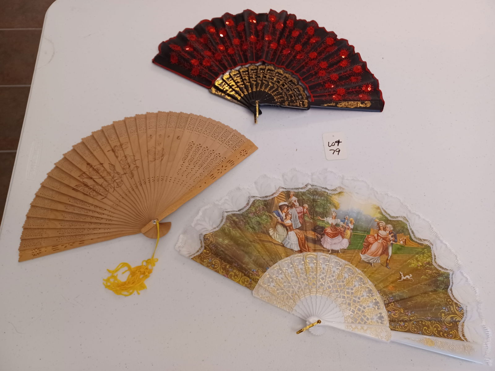 Lot of Vintage Fans/ Silk, Lace & wood: Lot of Vintage Fans/ Silk, Lace & wood