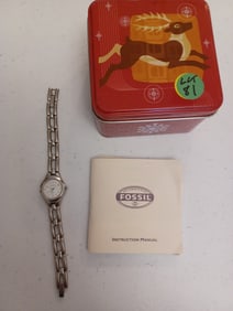 Fossil Watch in case / needs battery