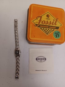 Fossil Watch in case / needs battery