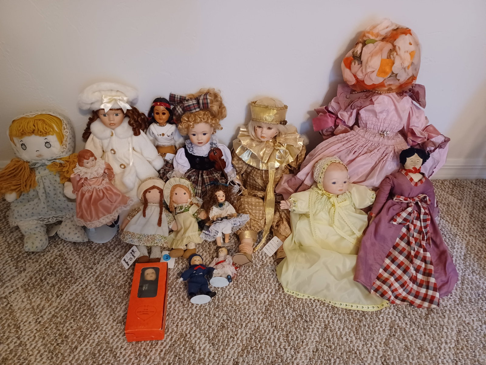 Large Lot of Dolls: Large Lot of Dolls