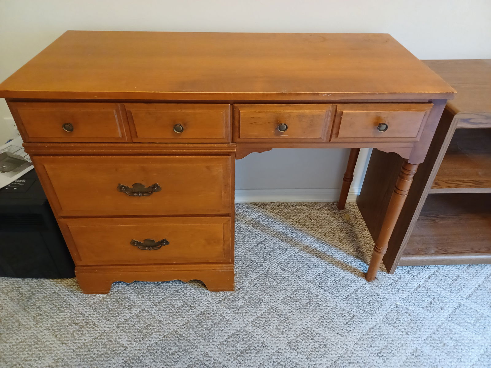 Vintage Maple Desk: Vintage Maple Desk